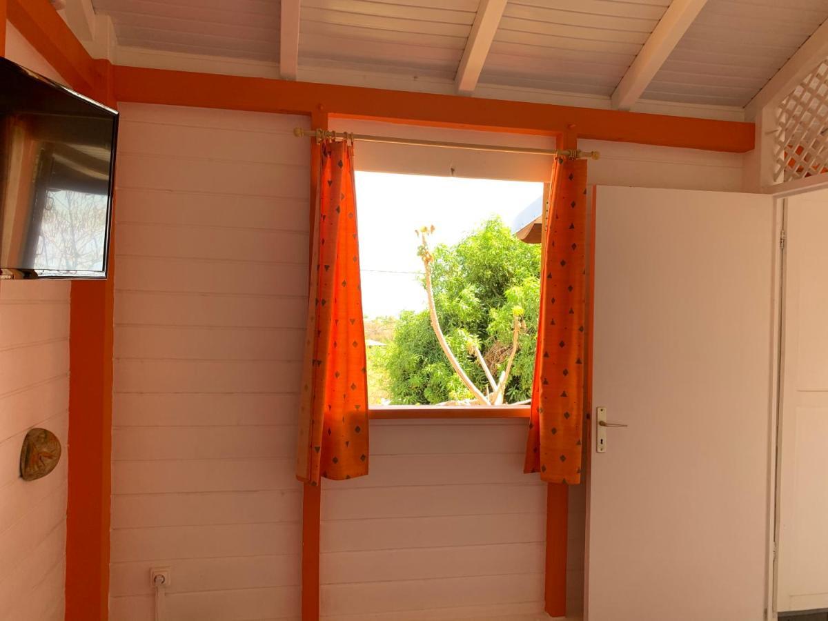 Bungalow Les Cerisiers Bouillante Exterior photo